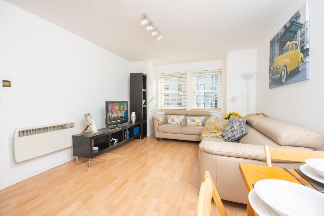 Dwellcome Home Ltd 2 Bedroom King & Double Central Apartment, Free Allocated Barrier Secured Parking Space At Rear Entrance & Fast Wifi, Ideal For Long Term Contractor, Corporate, Etc Stays, Regular Housekeeping Option - See Our Site For Assurance Aberdeen Esterno foto