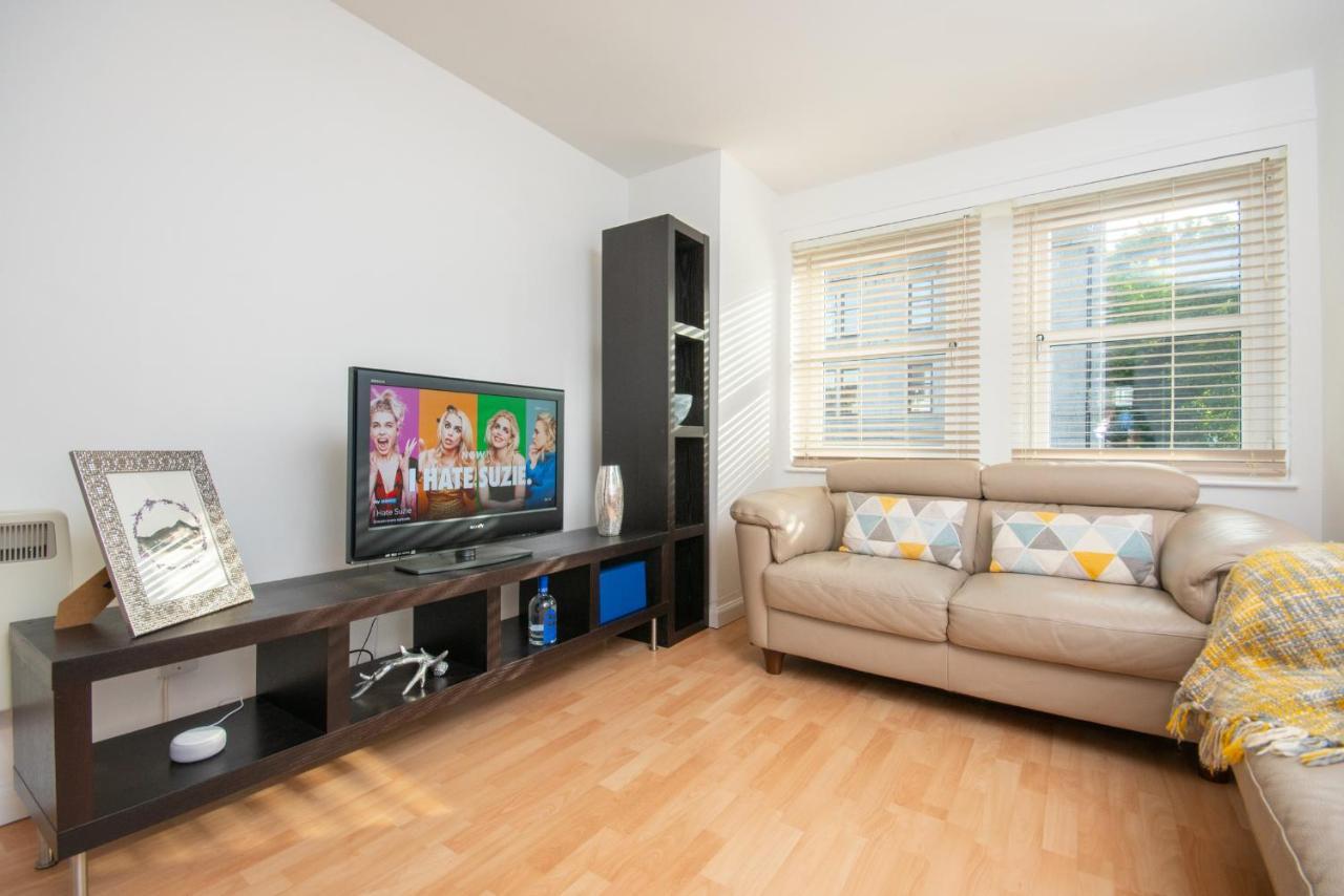 Dwellcome Home Ltd 2 Bedroom King & Double Central Apartment, Free Allocated Barrier Secured Parking Space At Rear Entrance & Fast Wifi, Ideal For Long Term Contractor, Corporate, Etc Stays, Regular Housekeeping Option - See Our Site For Assurance Aberdeen Esterno foto