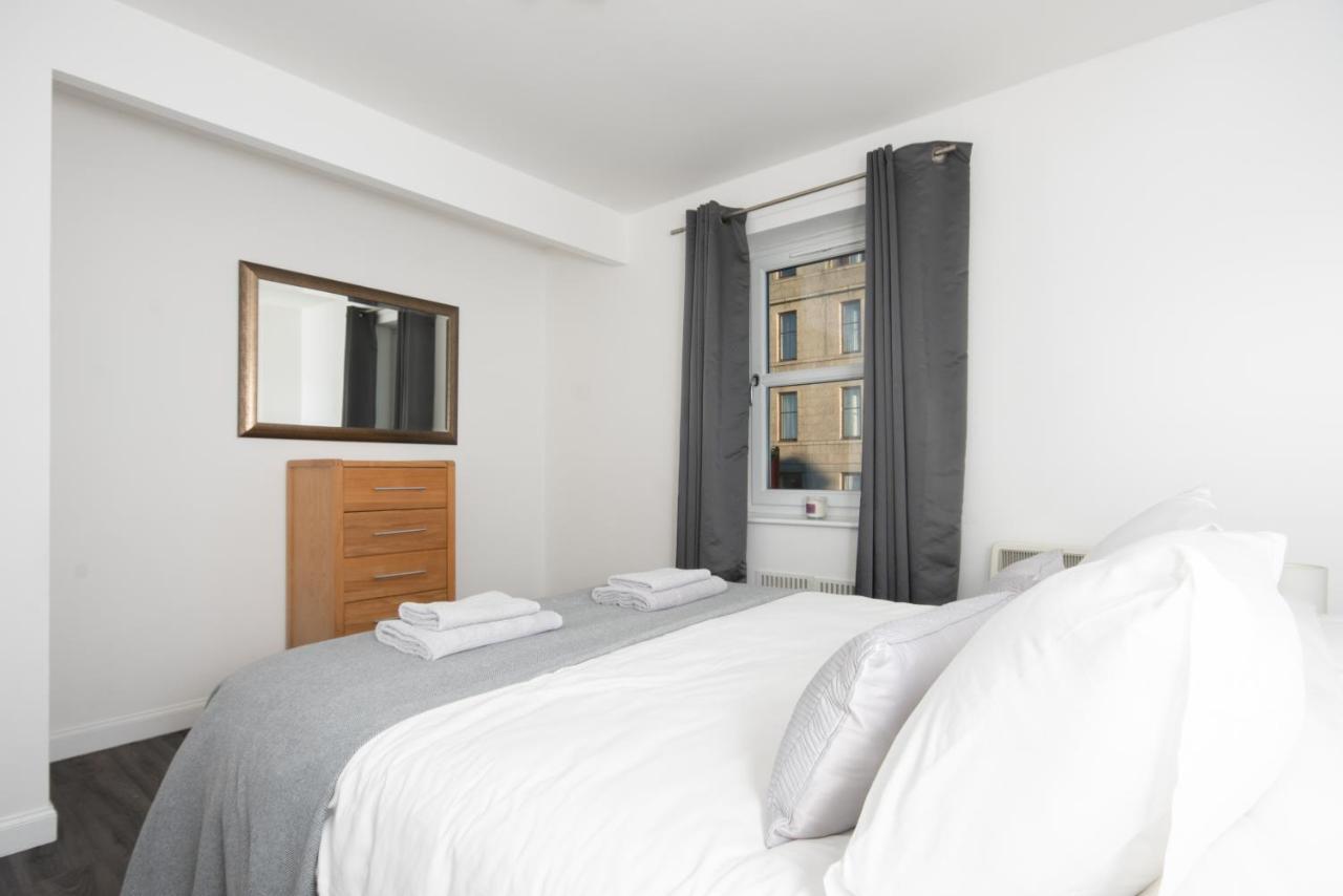 Dwellcome Home Ltd 2 Bedroom King & Double Central Apartment, Free Allocated Barrier Secured Parking Space At Rear Entrance & Fast Wifi, Ideal For Long Term Contractor, Corporate, Etc Stays, Regular Housekeeping Option - See Our Site For Assurance Aberdeen Esterno foto