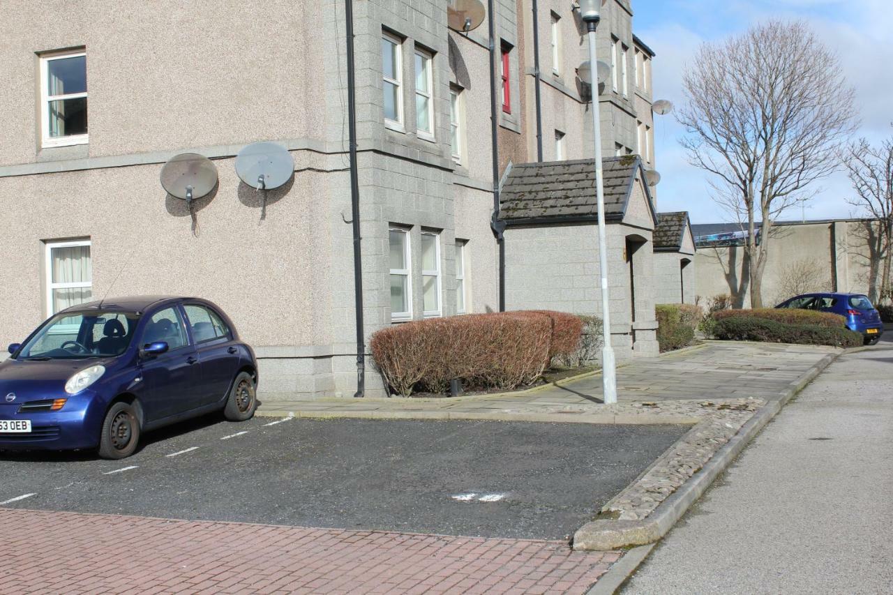 Dwellcome Home Ltd 2 Bedroom King & Double Central Apartment, Free Allocated Barrier Secured Parking Space At Rear Entrance & Fast Wifi, Ideal For Long Term Contractor, Corporate, Etc Stays, Regular Housekeeping Option - See Our Site For Assurance Aberdeen Esterno foto